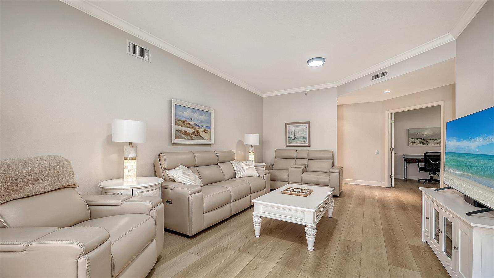 Image 4 of 32 For 5235 Parisienne Place 101b28