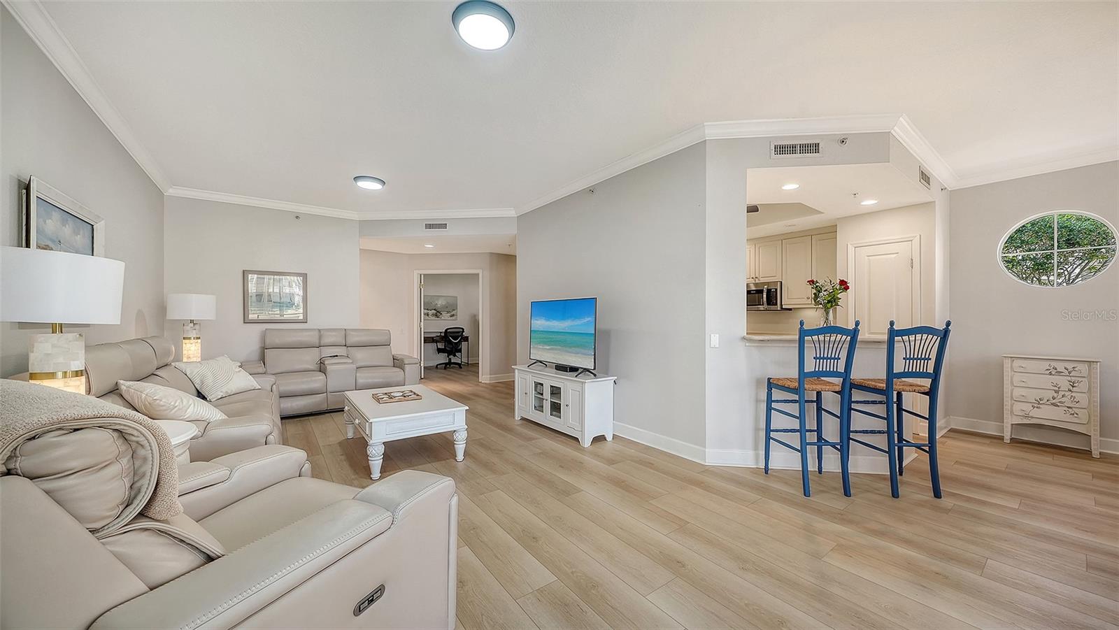 Image 5 of 32 For 5235 Parisienne Place 101b28