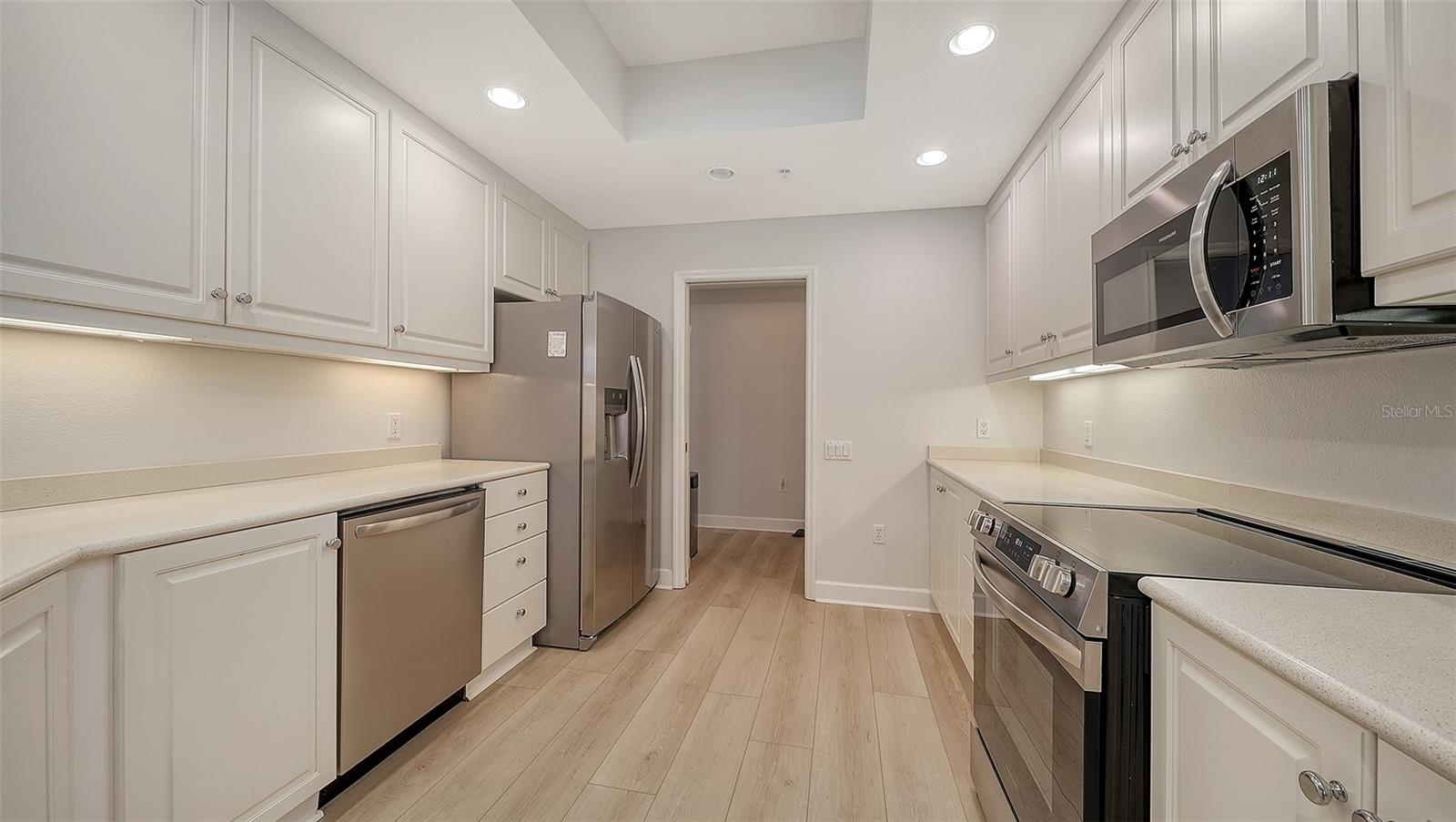 Image 8 of 32 For 5235 Parisienne Place 101b28