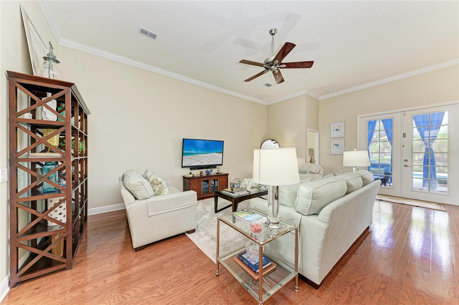 Image 16 of 75 For 302 Cockle Shell Loop