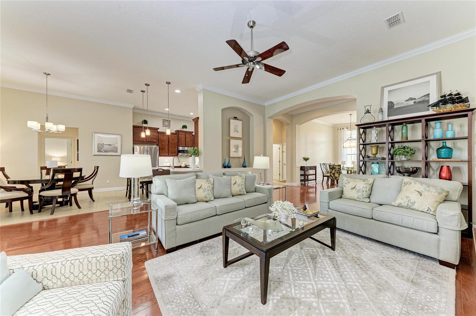 Image 19 of 75 For 302 Cockle Shell Loop