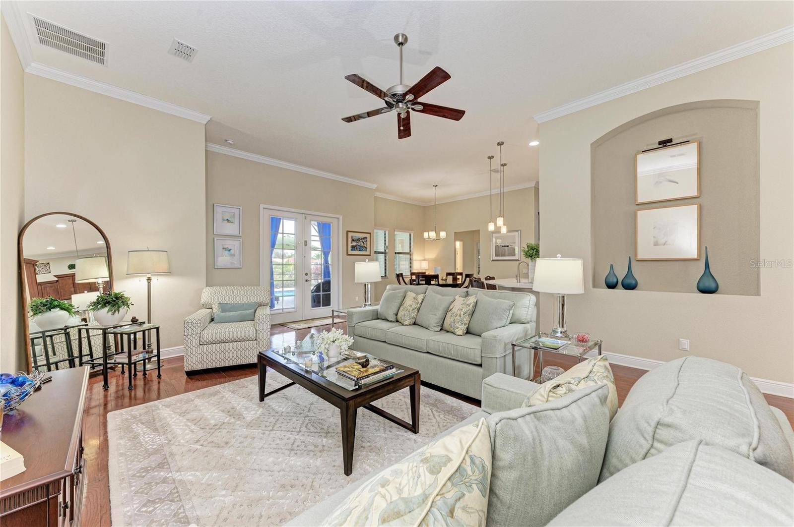 Image 20 of 75 For 302 Cockle Shell Loop