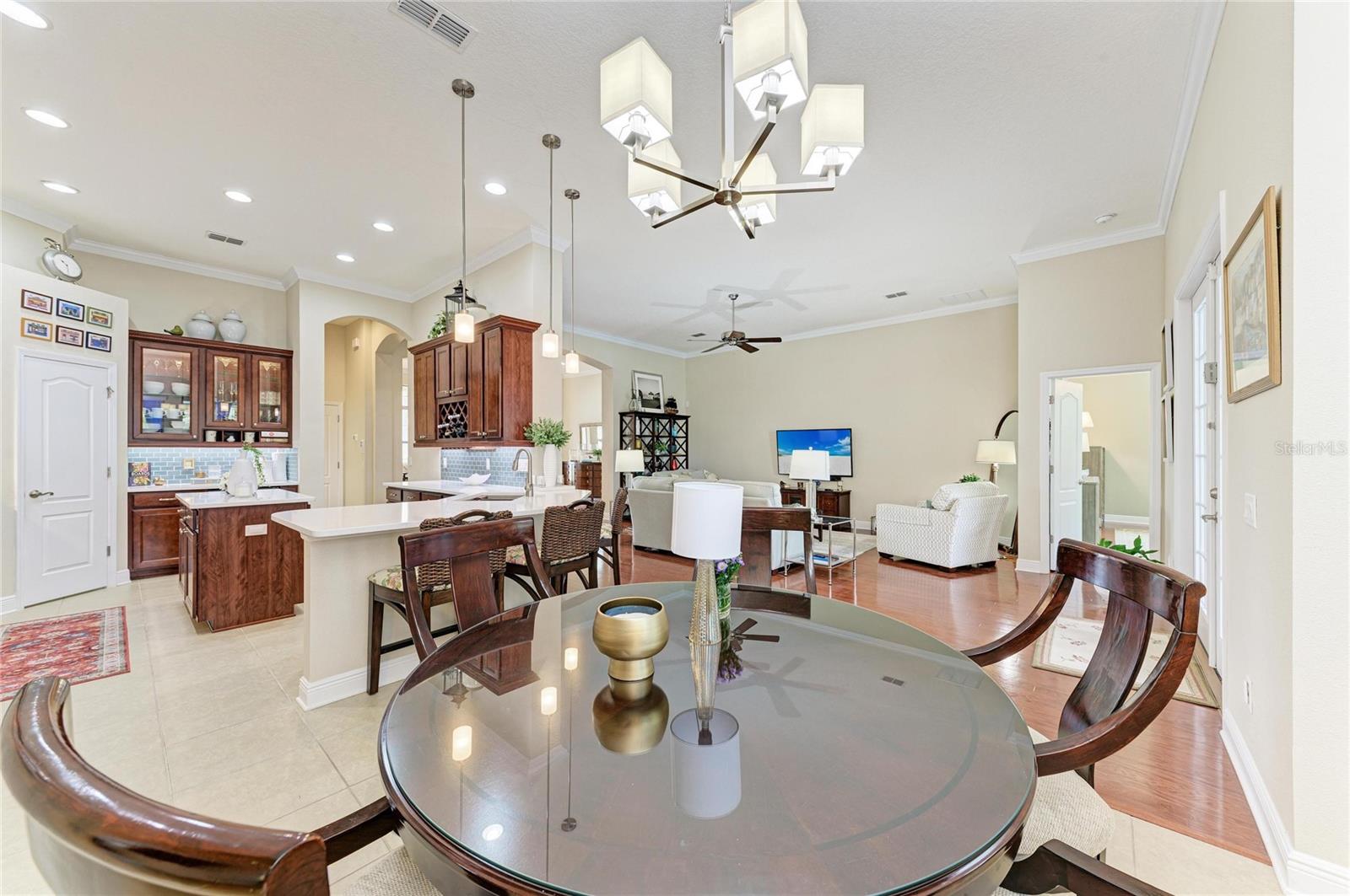 Image 23 of 75 For 302 Cockle Shell Loop