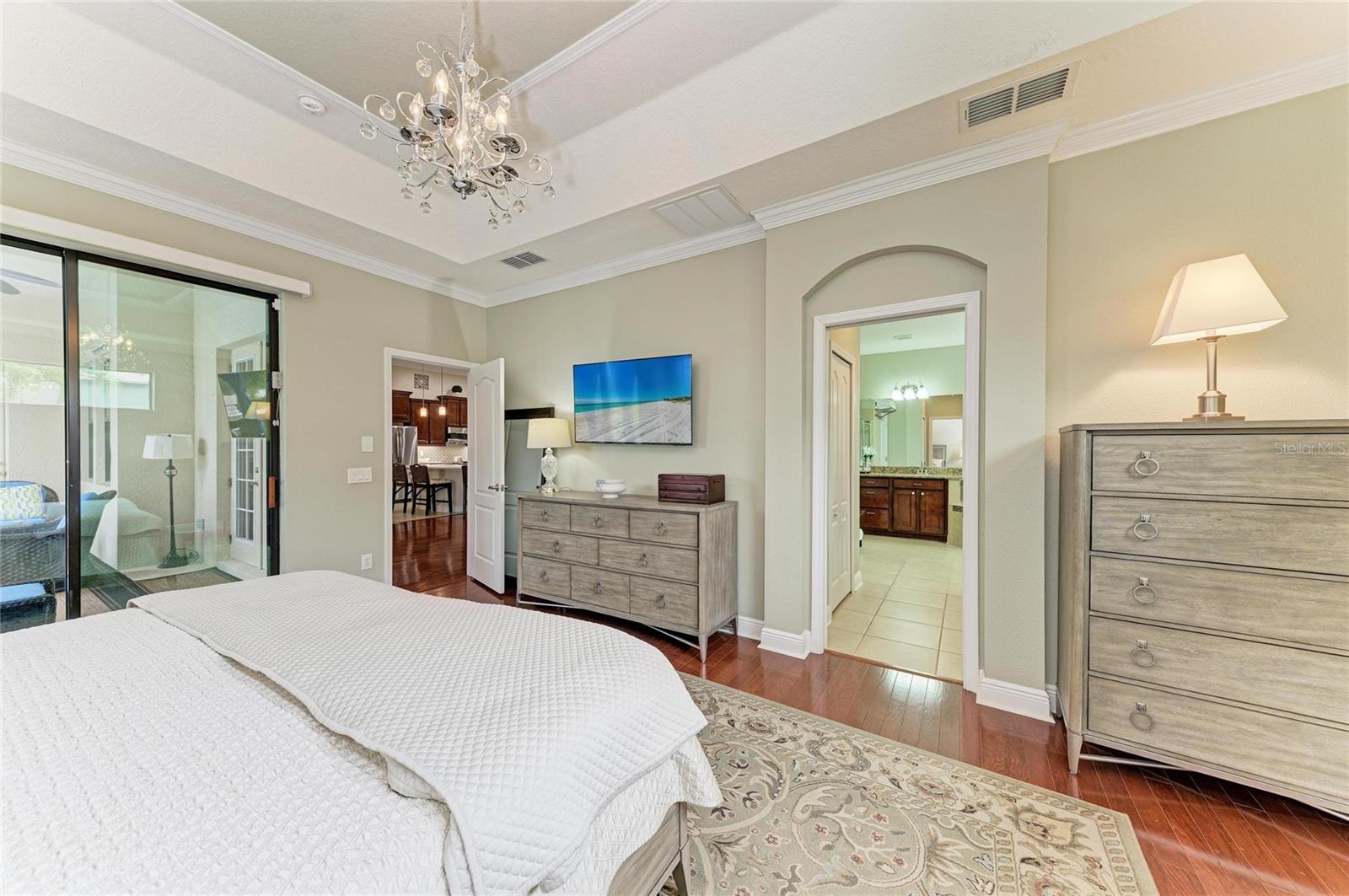 Image 34 of 75 For 302 Cockle Shell Loop