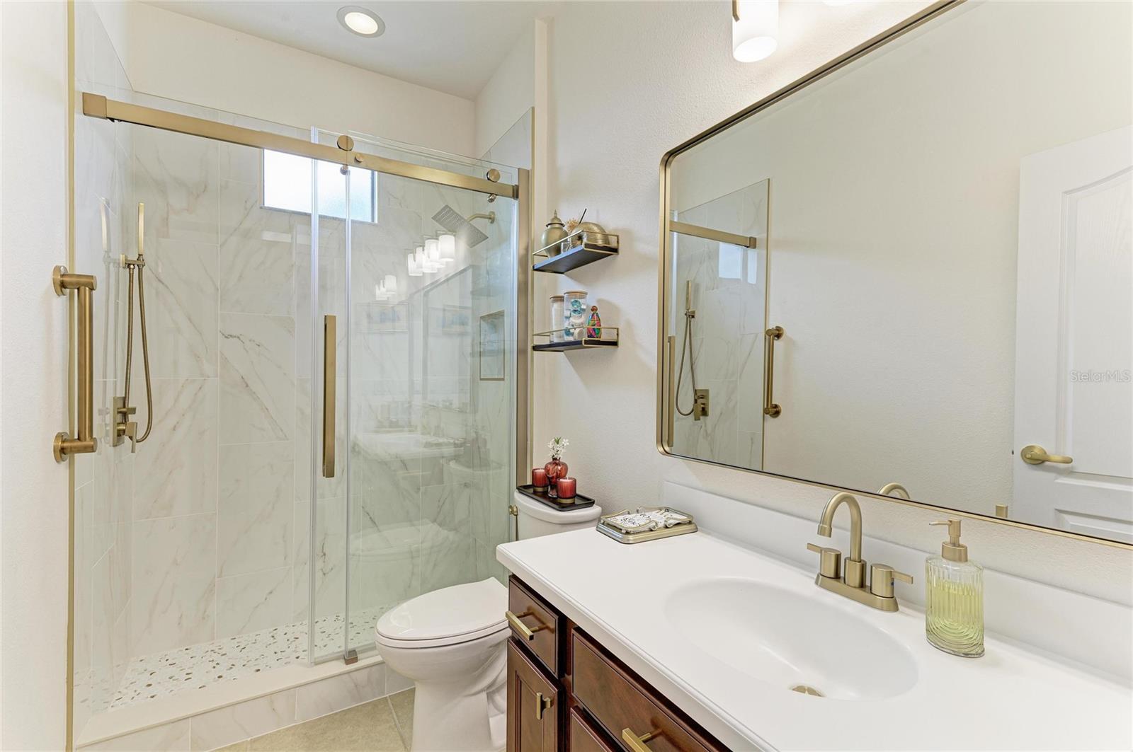 Image 39 of 75 For 302 Cockle Shell Loop