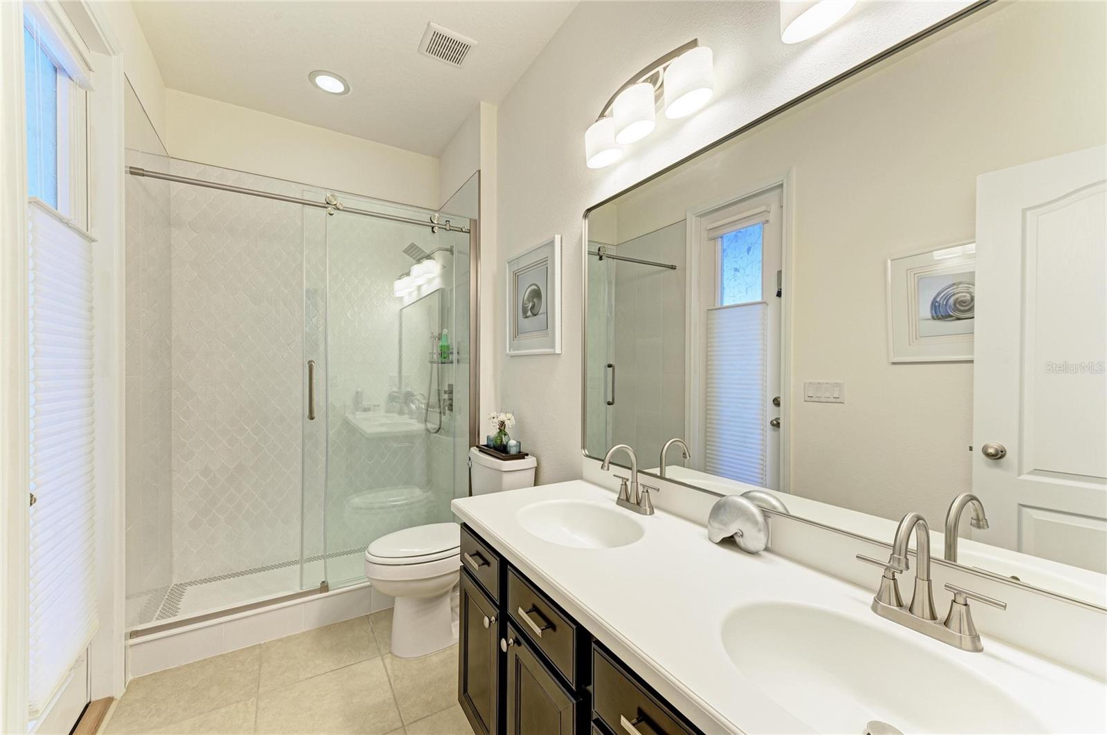 Image 42 of 75 For 302 Cockle Shell Loop