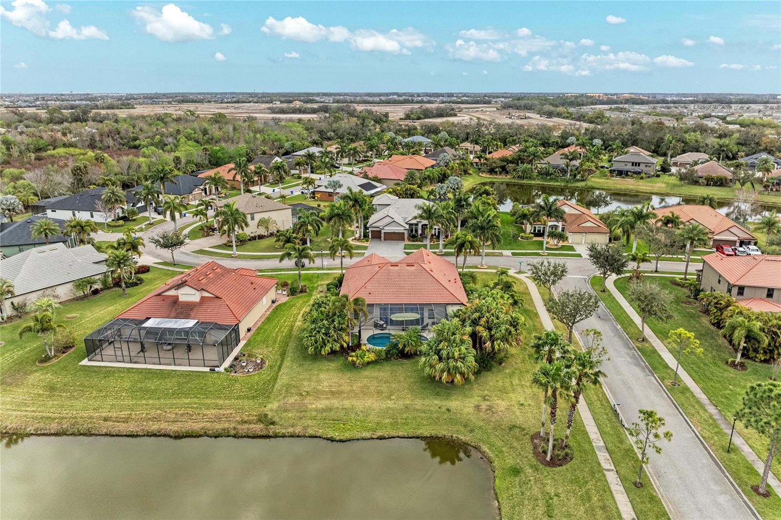 Image 72 of 75 For 302 Cockle Shell Loop