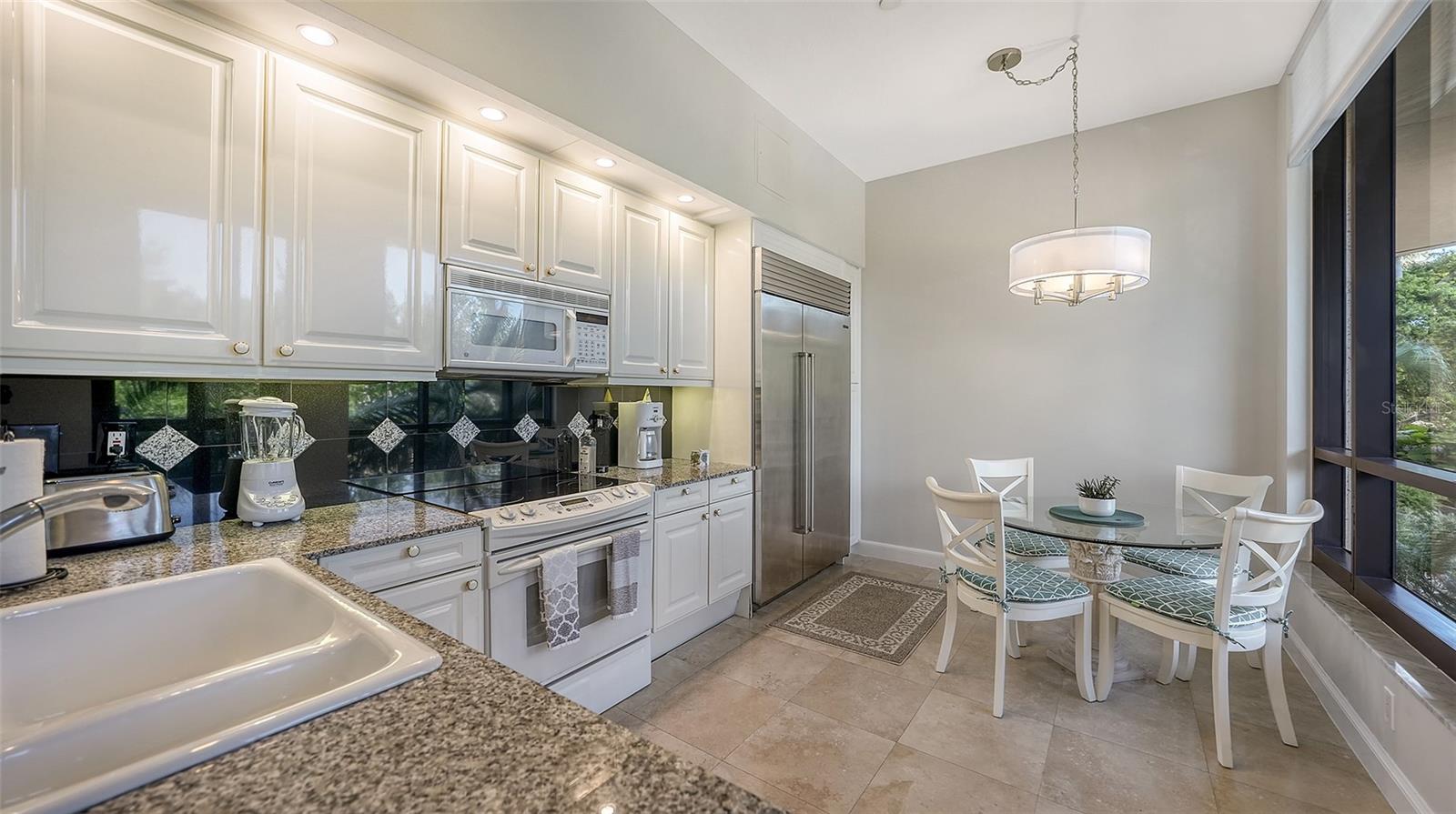 Image 10 of 45 For 1241 Gulf Of Mexico Drive 111