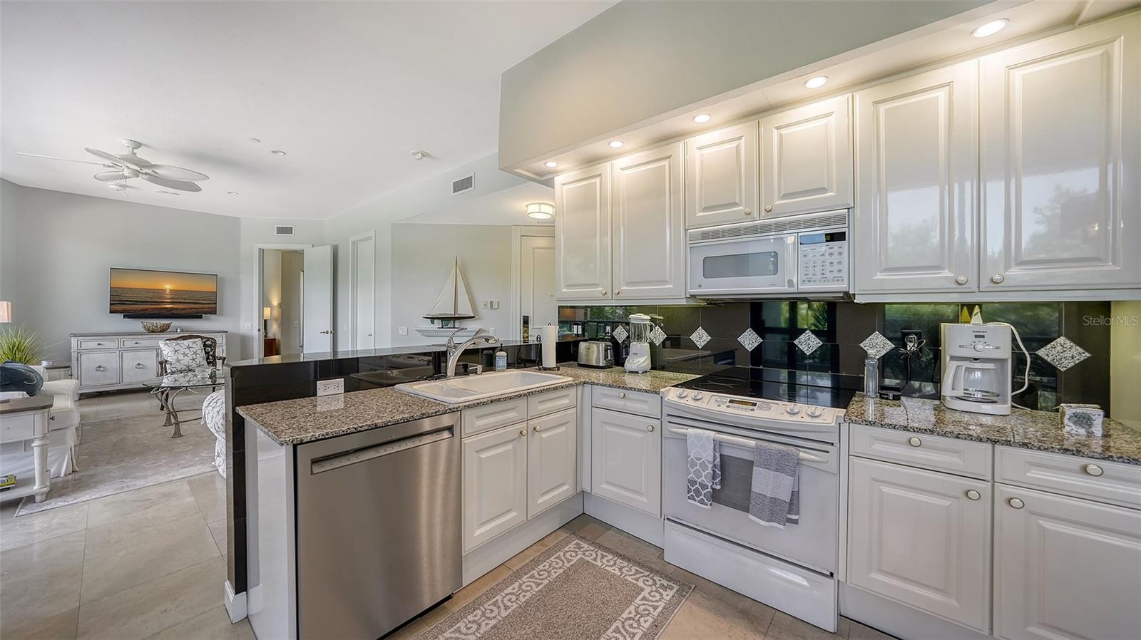 Image 13 of 45 For 1241 Gulf Of Mexico Drive 111