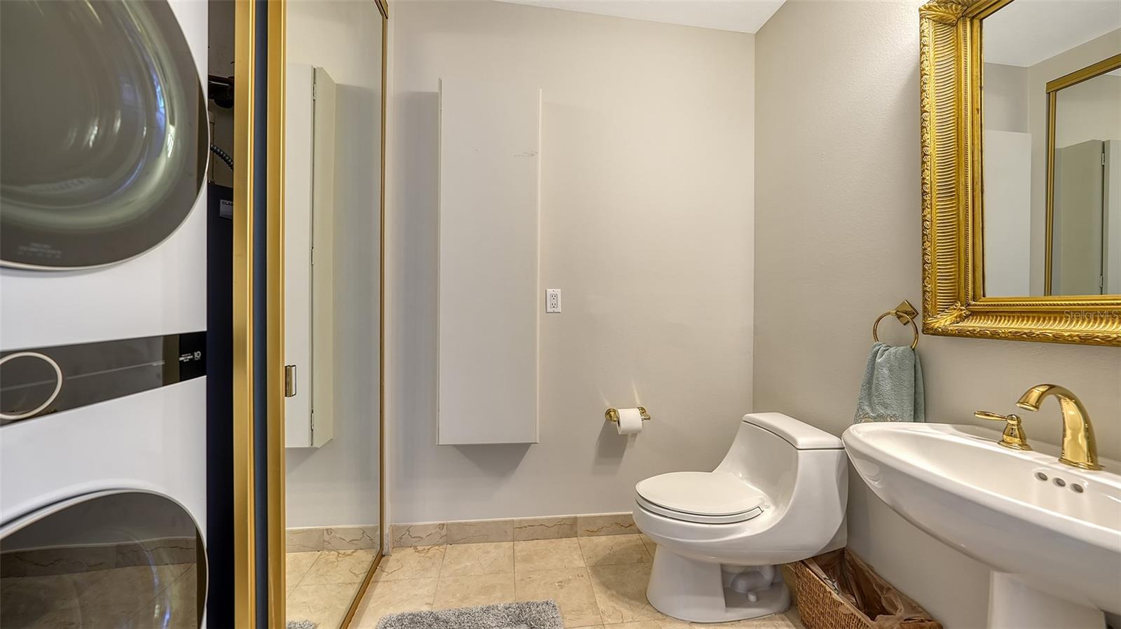 Image 19 of 45 For 1241 Gulf Of Mexico Drive 111