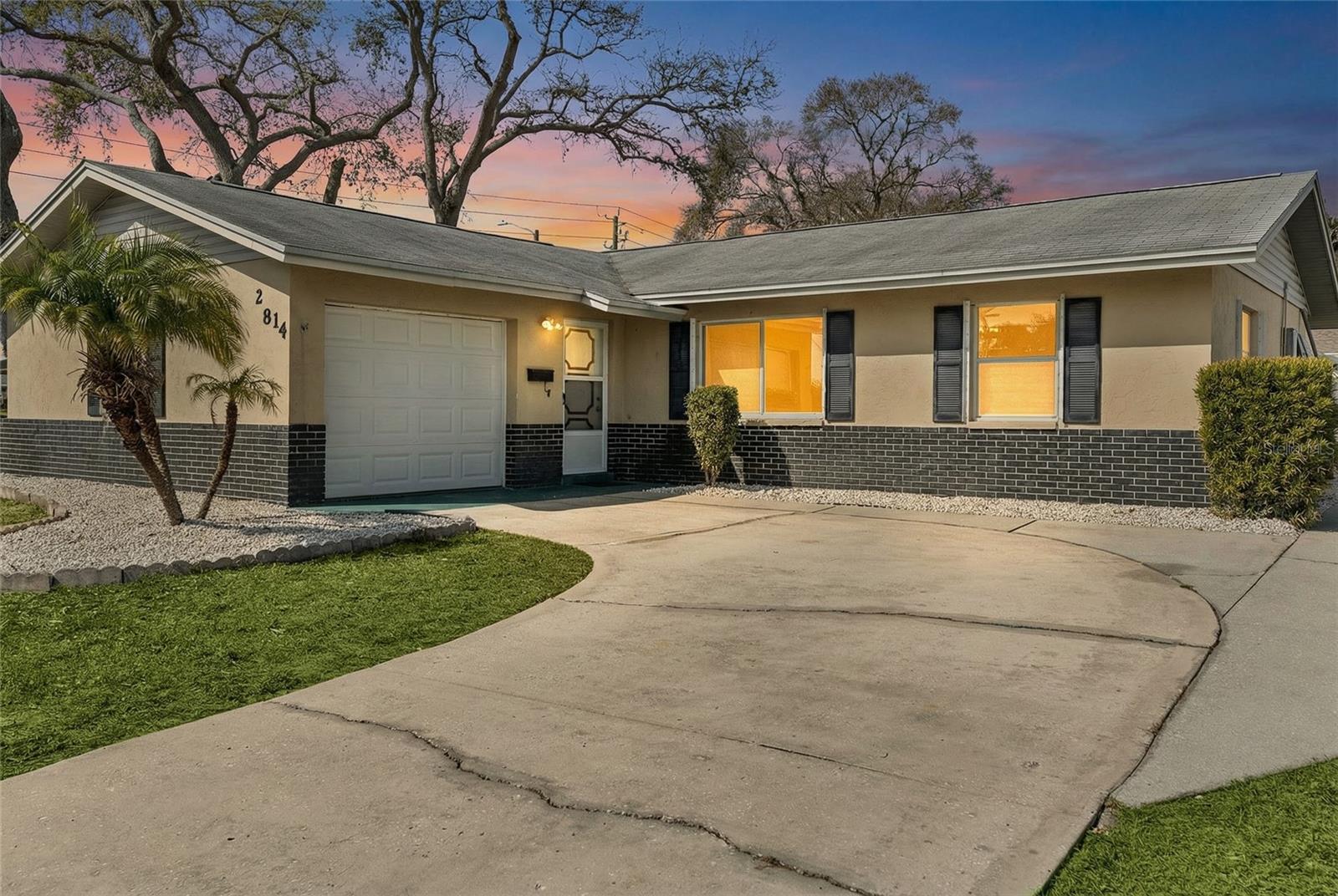 Image 2 of 34 For 2814 20th Avenue Drive W