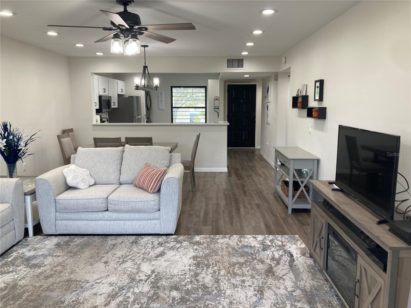 Image 11 of 32 For 619 Spring Lakes Boulevard