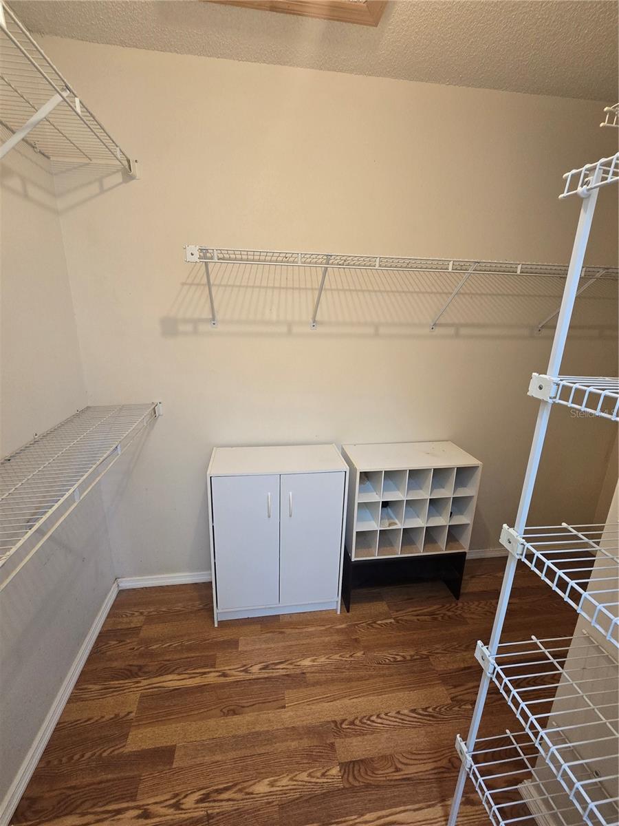 Listing photo id 12 for 2136 Cork Oak Street