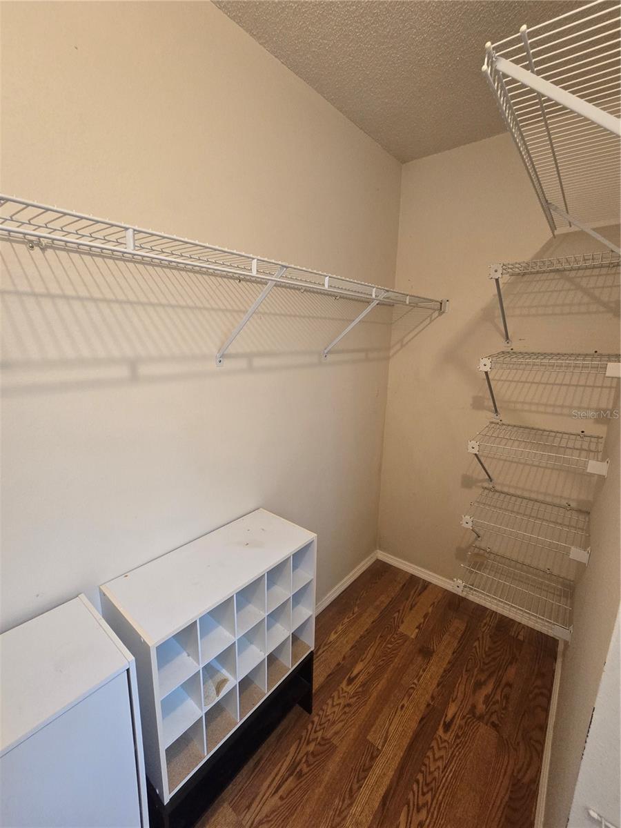 Listing photo id 13 for 2136 Cork Oak Street