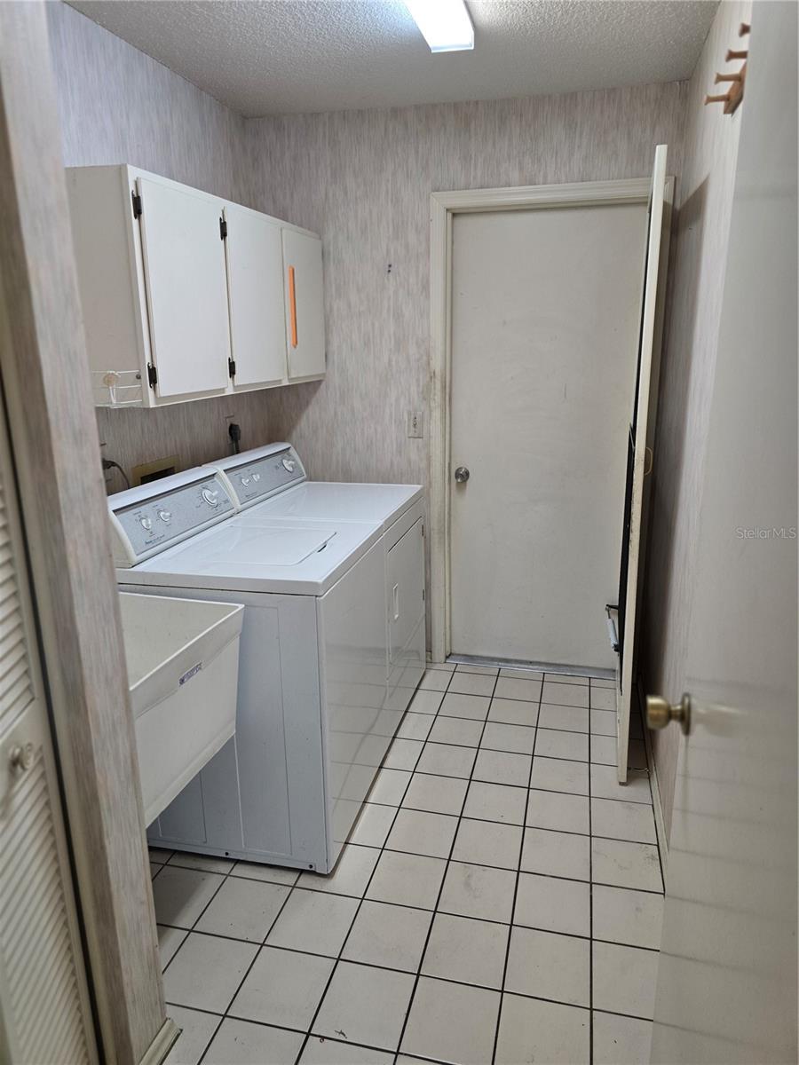 Listing photo id 19 for 2136 Cork Oak Street