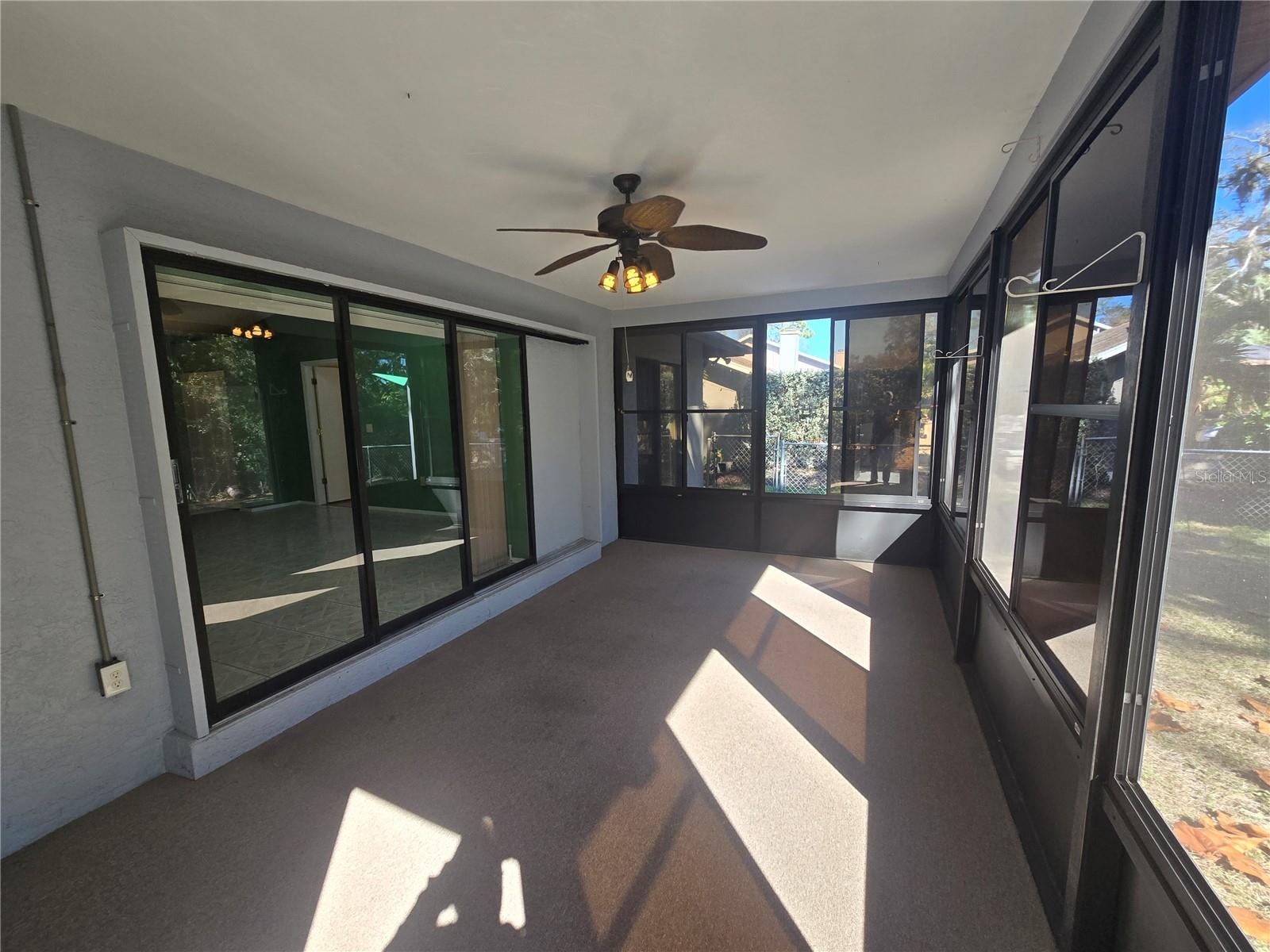 Listing photo id 23 for 2136 Cork Oak Street