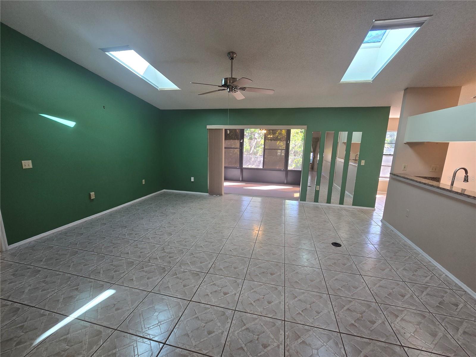 Listing photo id 1 for 2136 Cork Oak Street