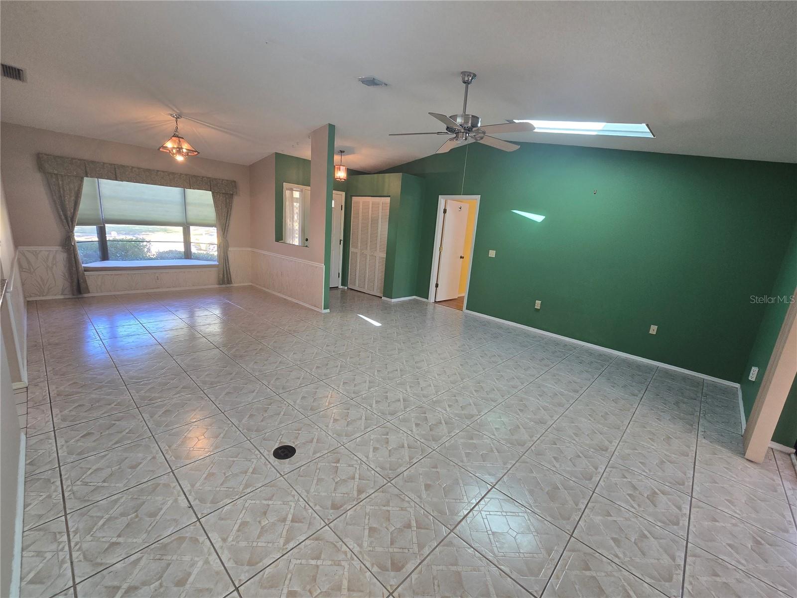 Listing photo id 4 for 2136 Cork Oak Street