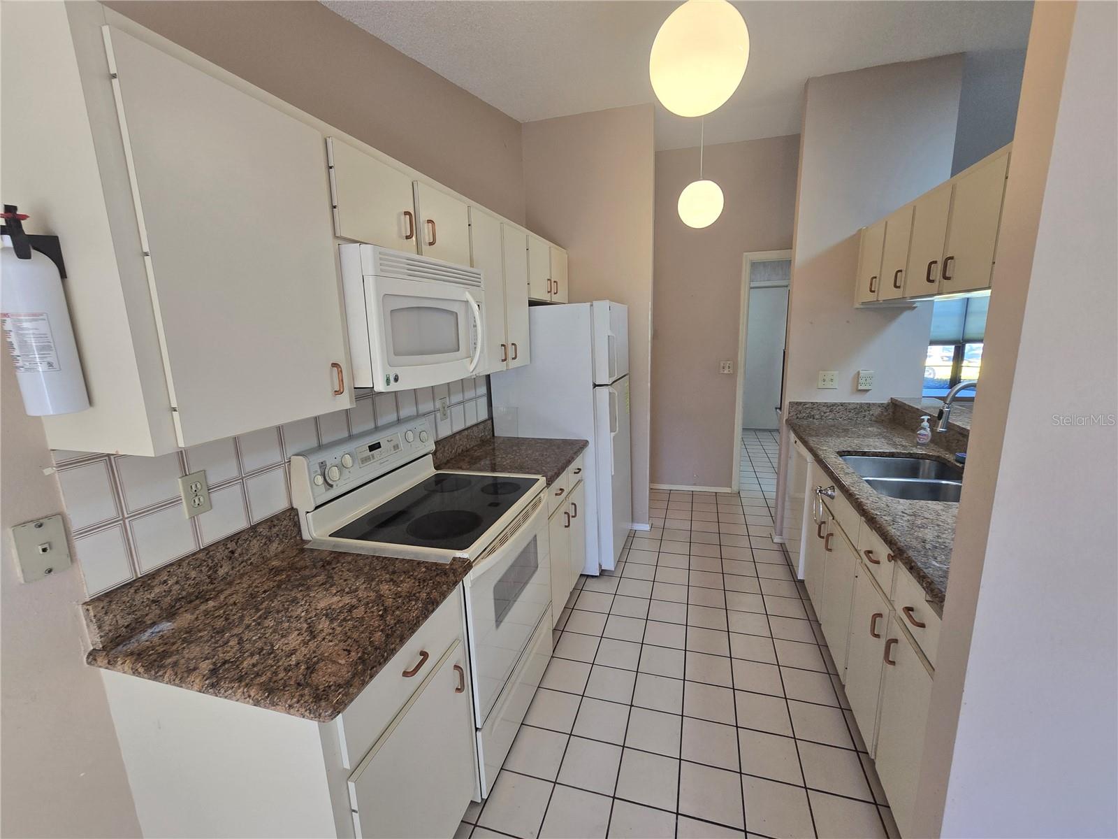 Listing photo id 6 for 2136 Cork Oak Street