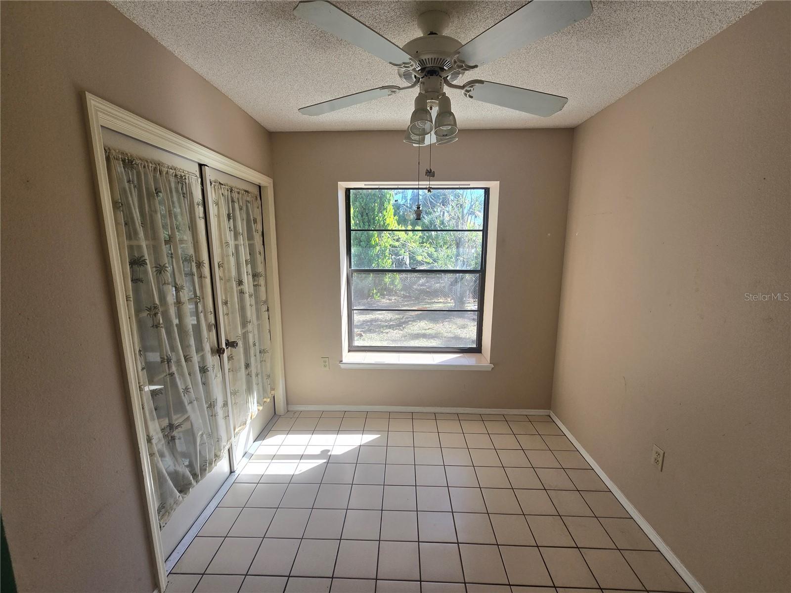 Listing photo id 7 for 2136 Cork Oak Street