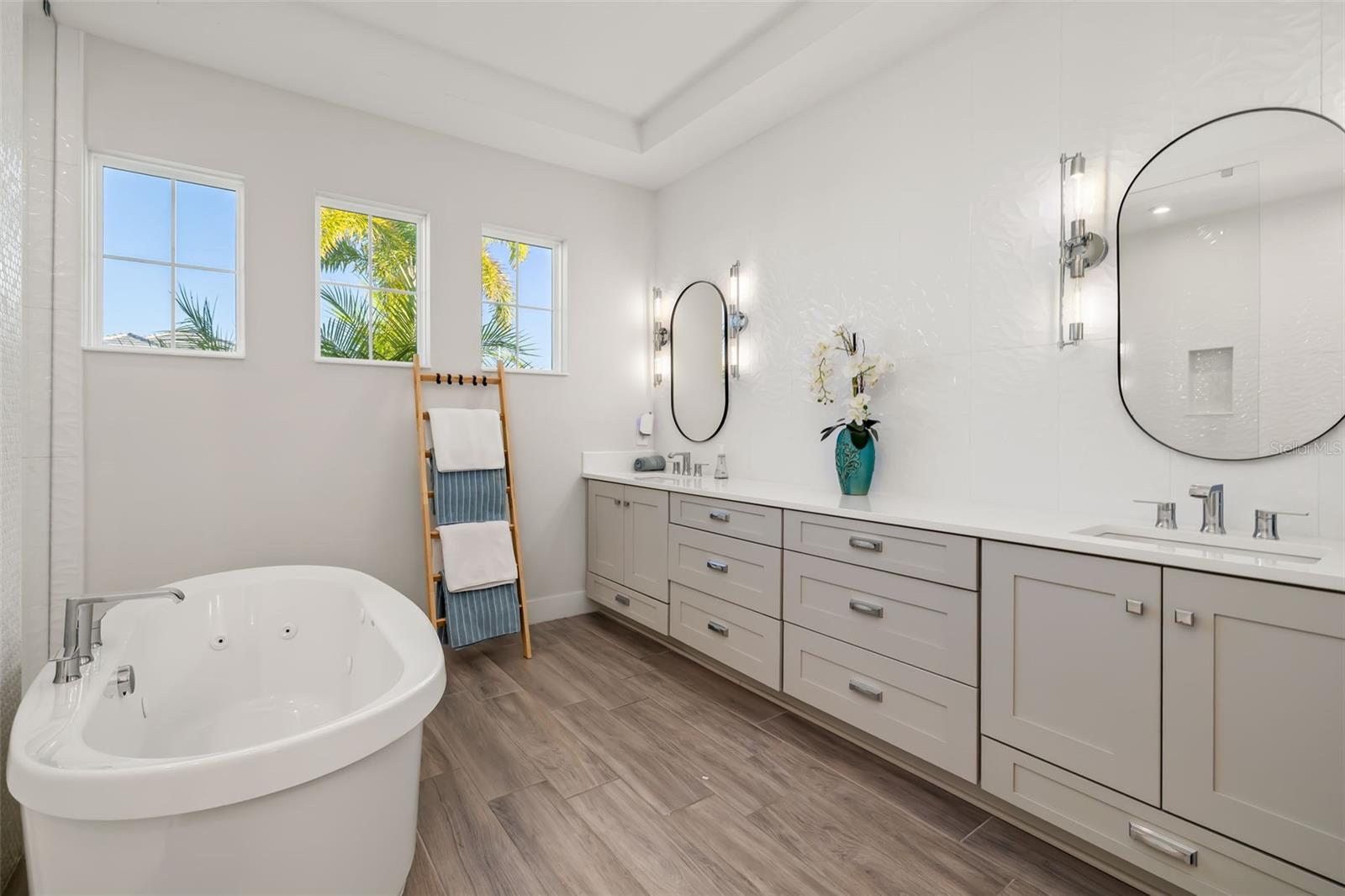 Image 25 of 90 For 4677 Antrim Drive