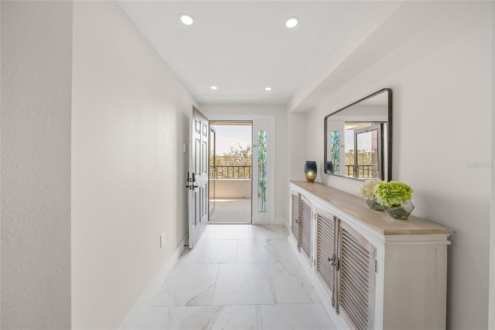 Image 15 of 78 For 5880 Midnight Pass Road 511