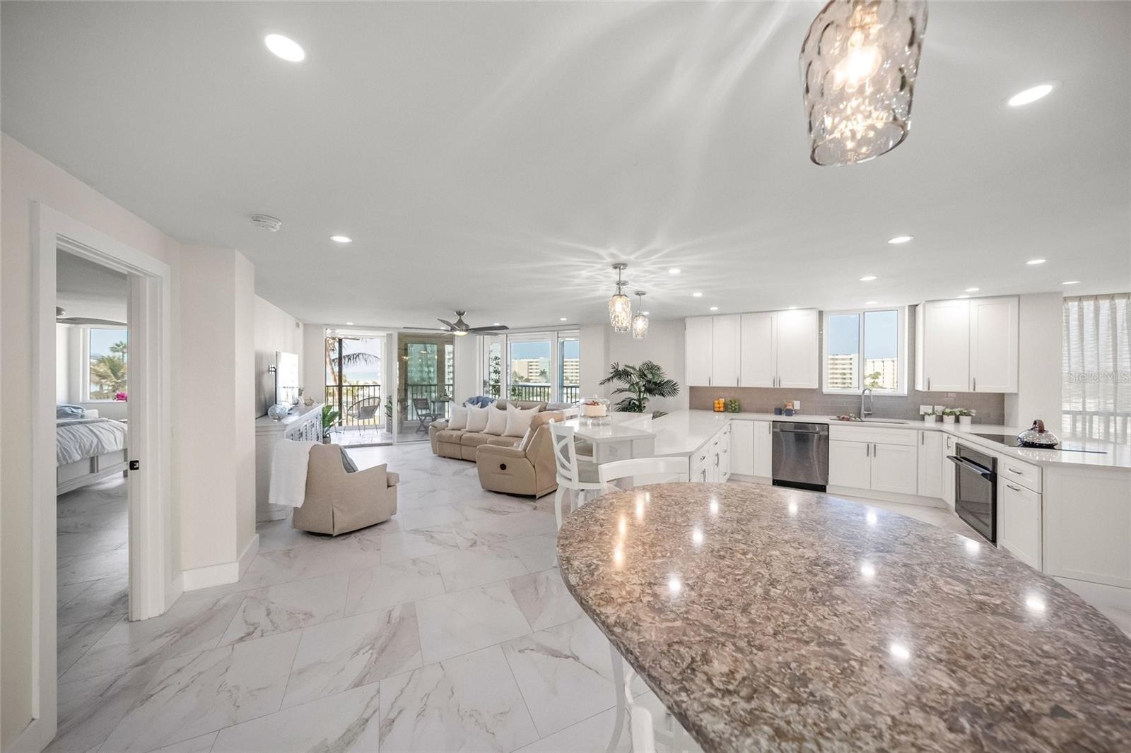 Image 18 of 78 For 5880 Midnight Pass Road 511