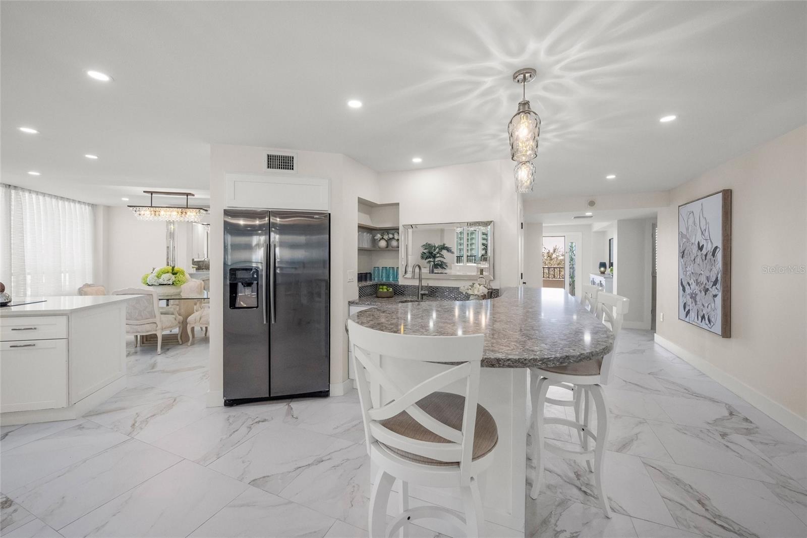 Image 20 of 78 For 5880 Midnight Pass Road 511