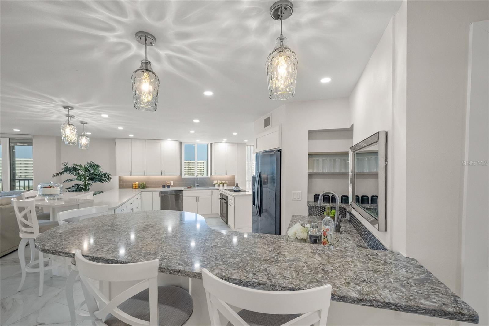 Image 21 of 78 For 5880 Midnight Pass Road 511