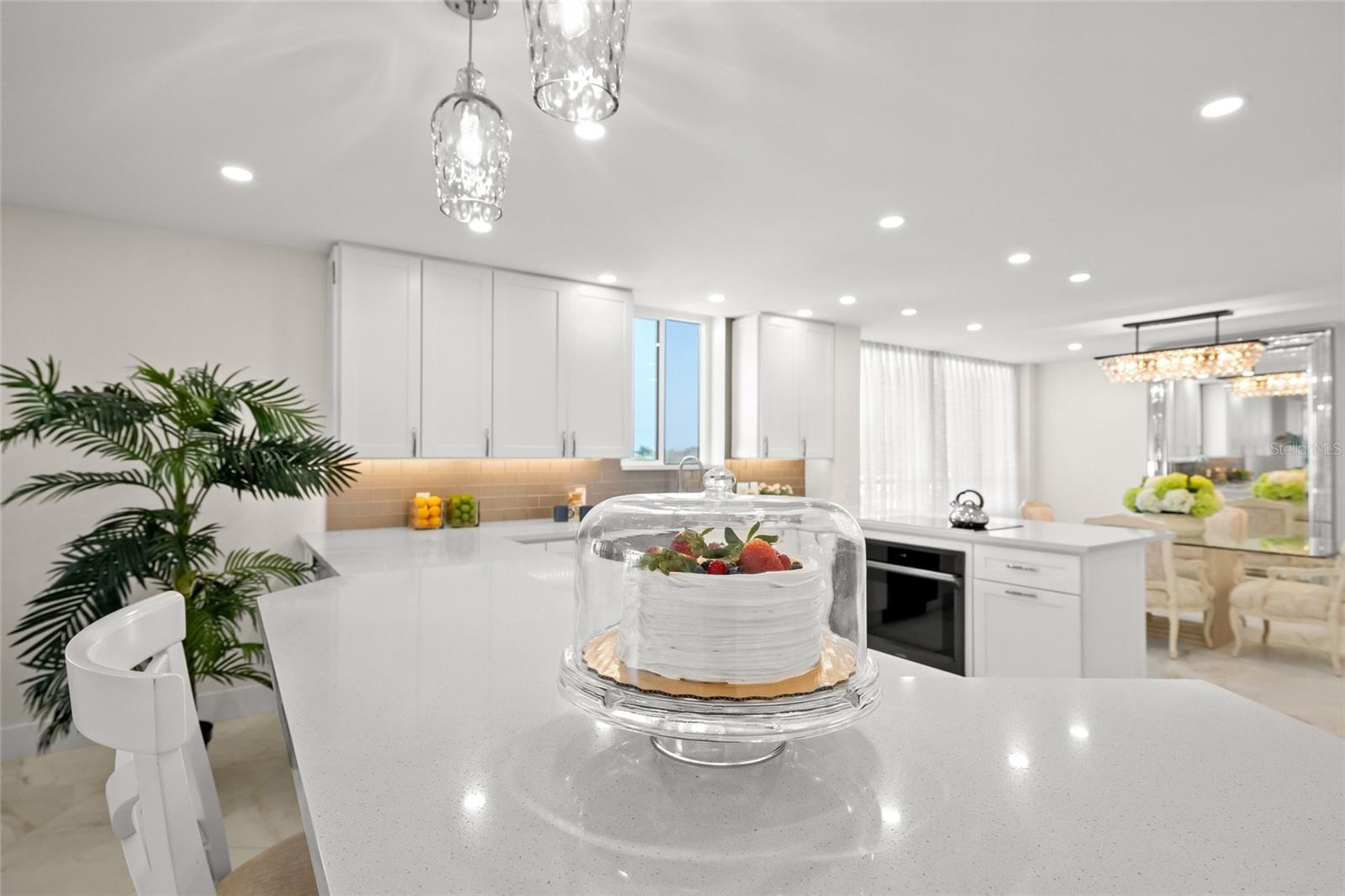 Image 22 of 78 For 5880 Midnight Pass Road 511