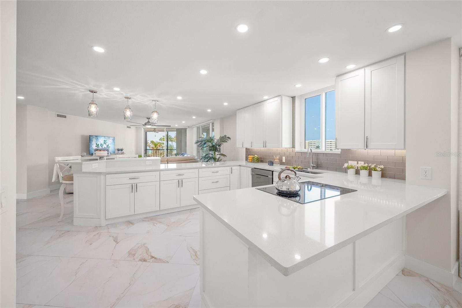 Image 25 of 78 For 5880 Midnight Pass Road 511