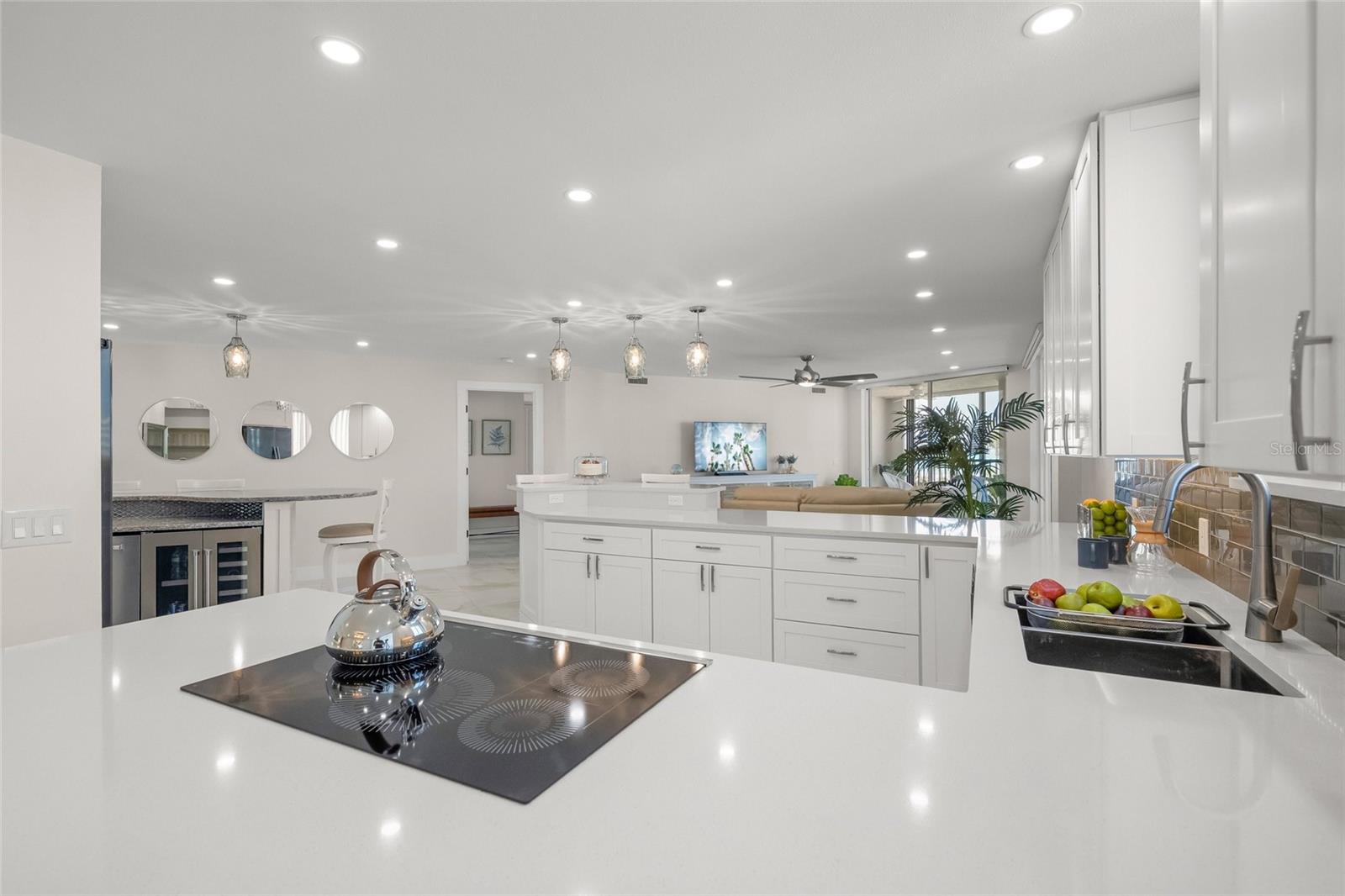 Image 26 of 78 For 5880 Midnight Pass Road 511