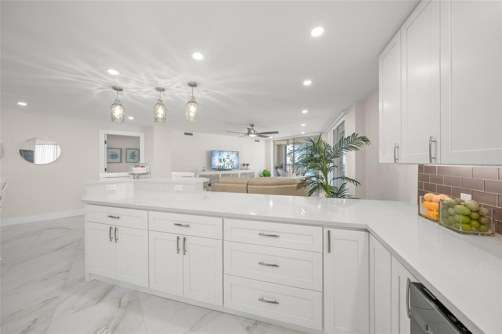 Image 27 of 78 For 5880 Midnight Pass Road 511