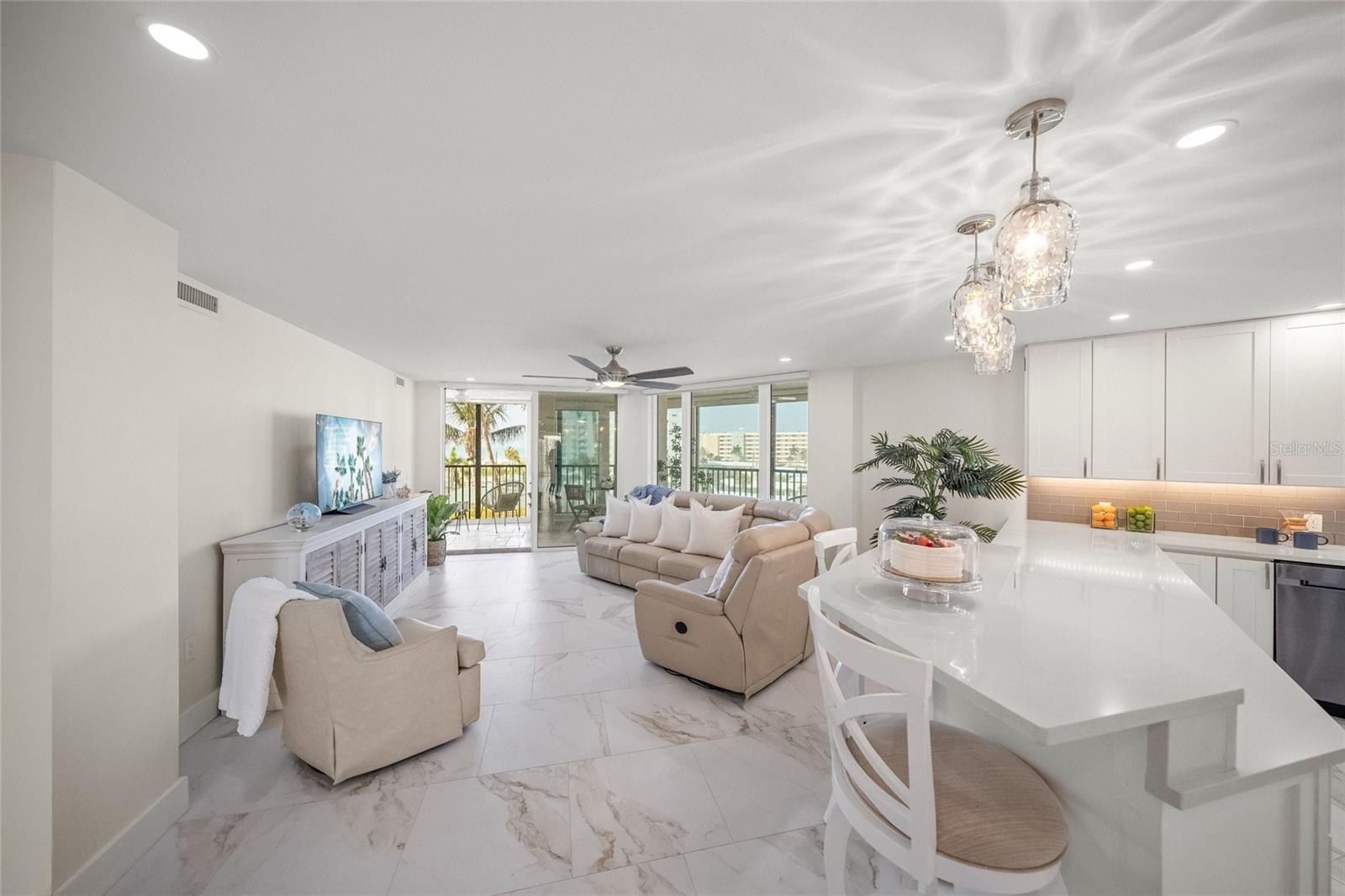 Image 28 of 78 For 5880 Midnight Pass Road 511