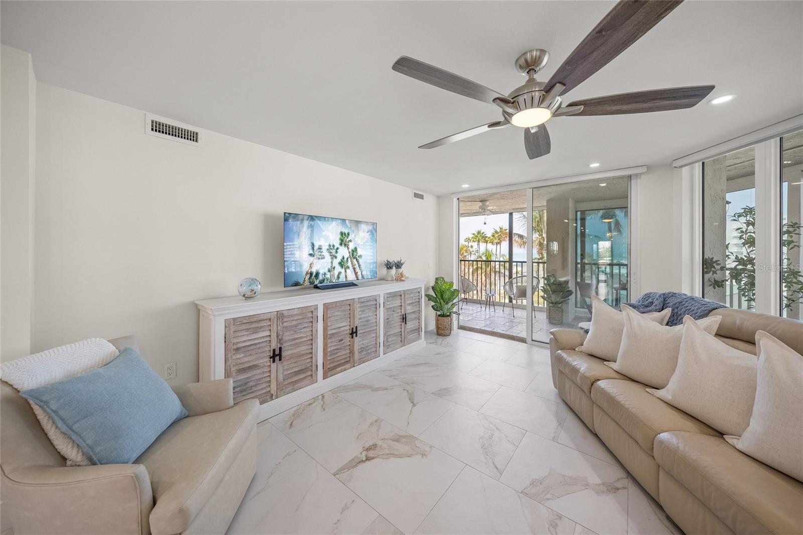 Image 29 of 78 For 5880 Midnight Pass Road 511