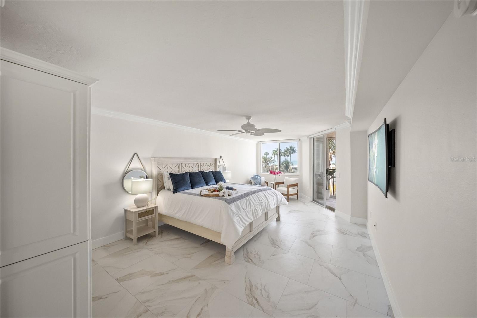 Image 39 of 78 For 5880 Midnight Pass Road 511