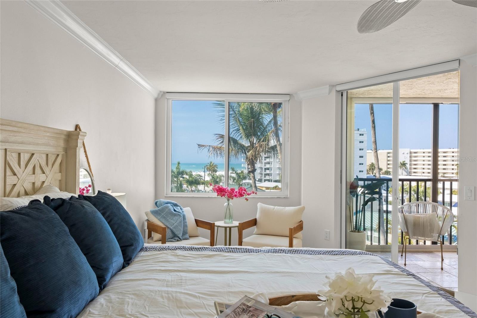 Image 4 of 78 For 5880 Midnight Pass Road 511