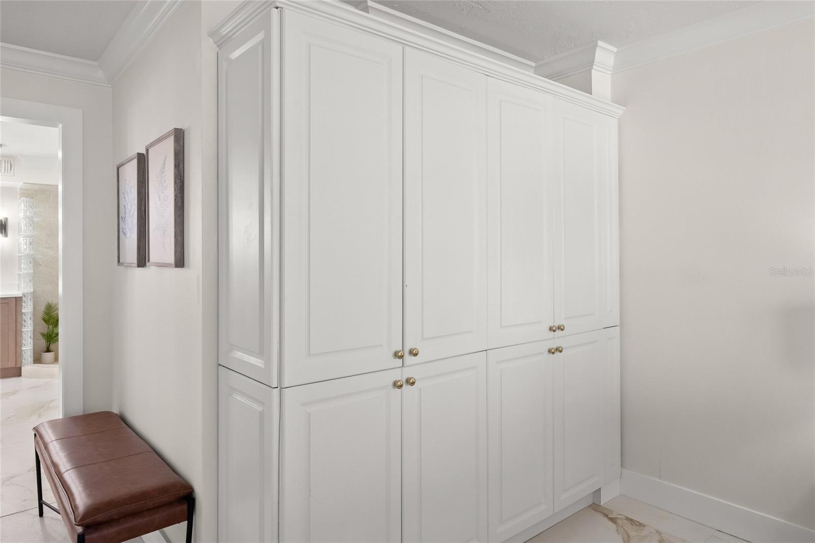 Image 40 of 78 For 5880 Midnight Pass Road 511