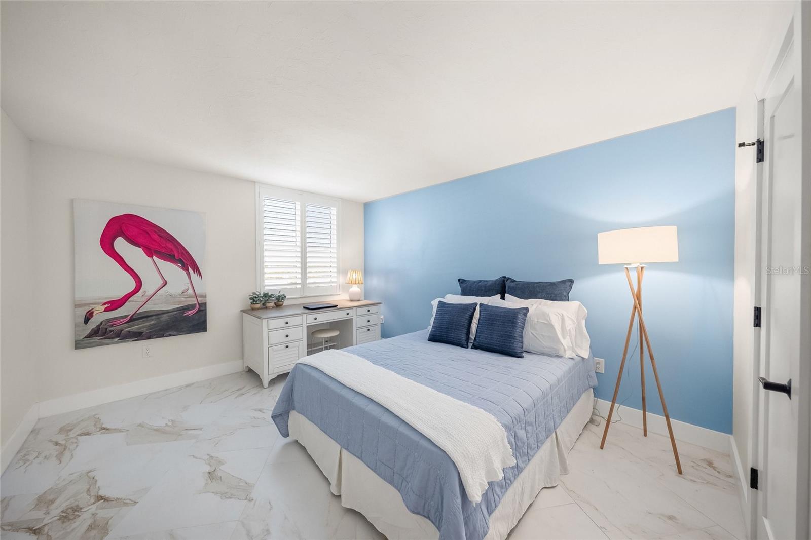 Image 45 of 78 For 5880 Midnight Pass Road 511