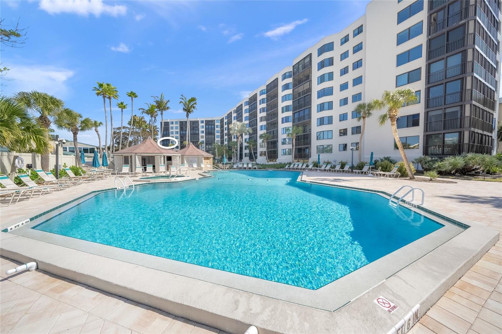 Image 57 of 78 For 5880 Midnight Pass Road 511