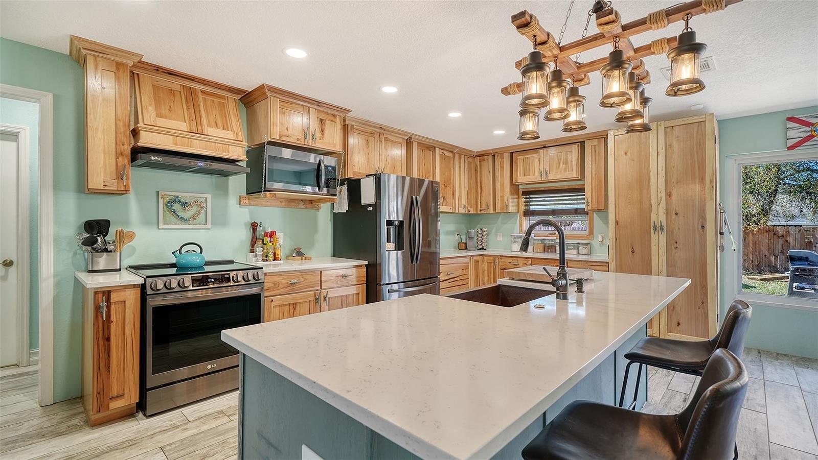 Image 14 of 41 For 1153 Salford Boulevard