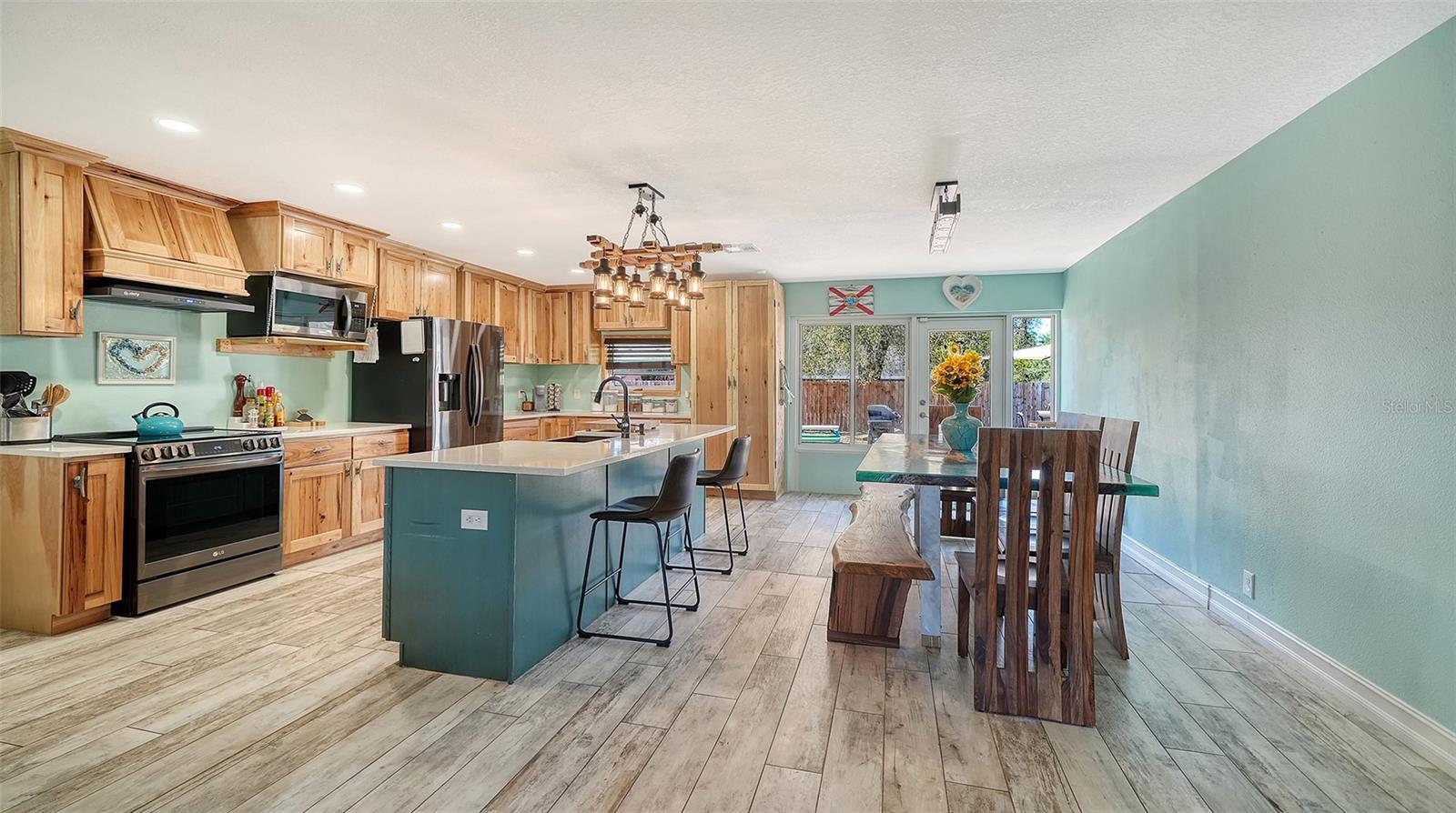 Image 15 of 41 For 1153 Salford Boulevard