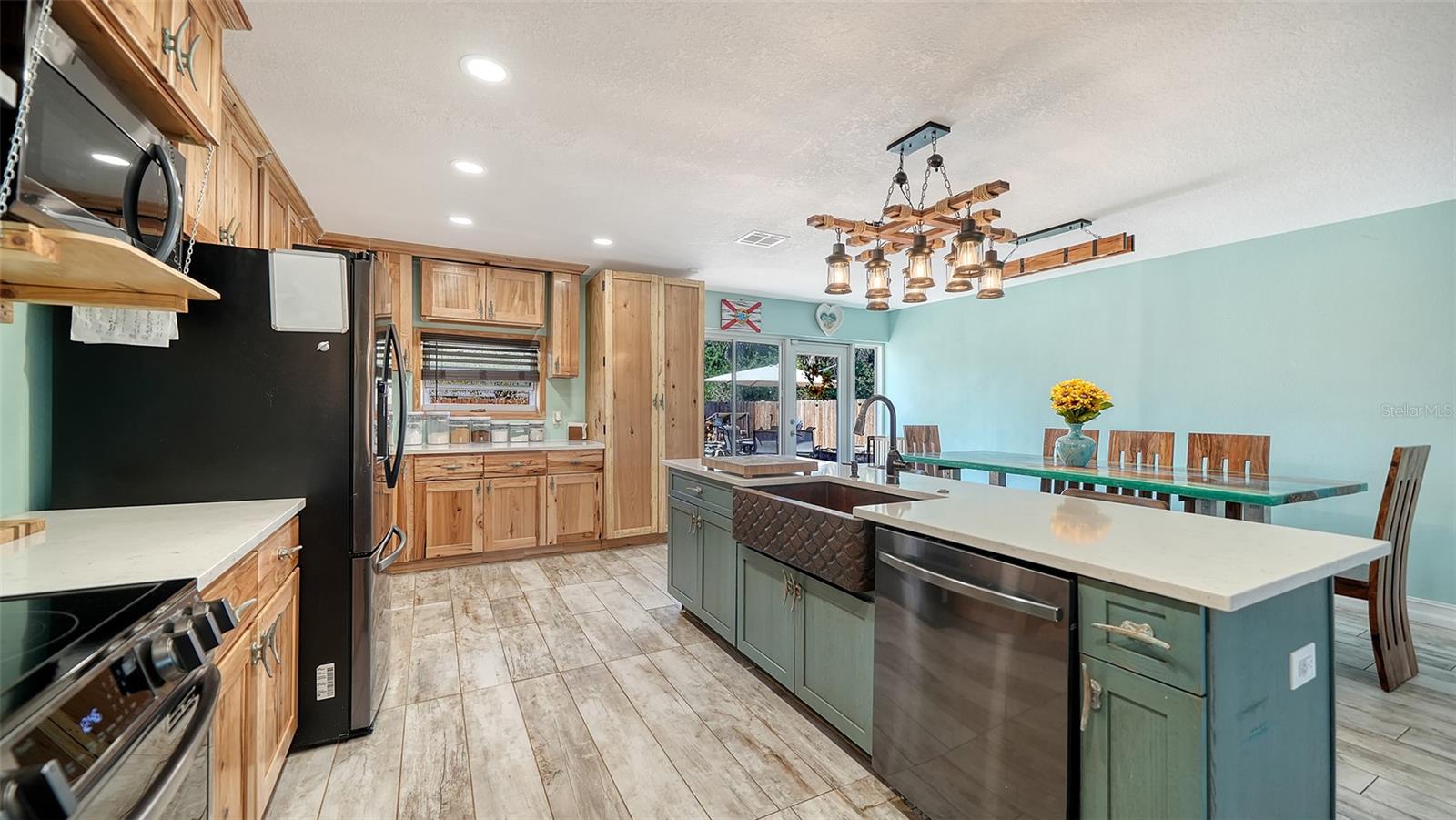 Image 16 of 41 For 1153 Salford Boulevard