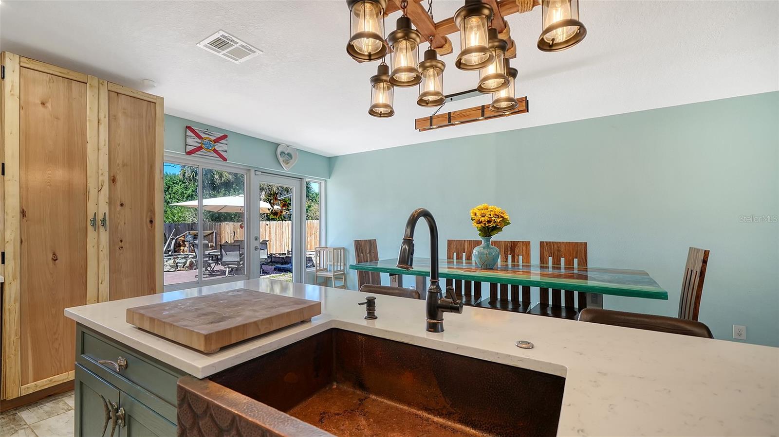 Image 17 of 41 For 1153 Salford Boulevard