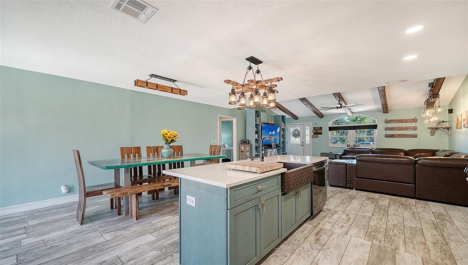 Image 19 of 41 For 1153 Salford Boulevard