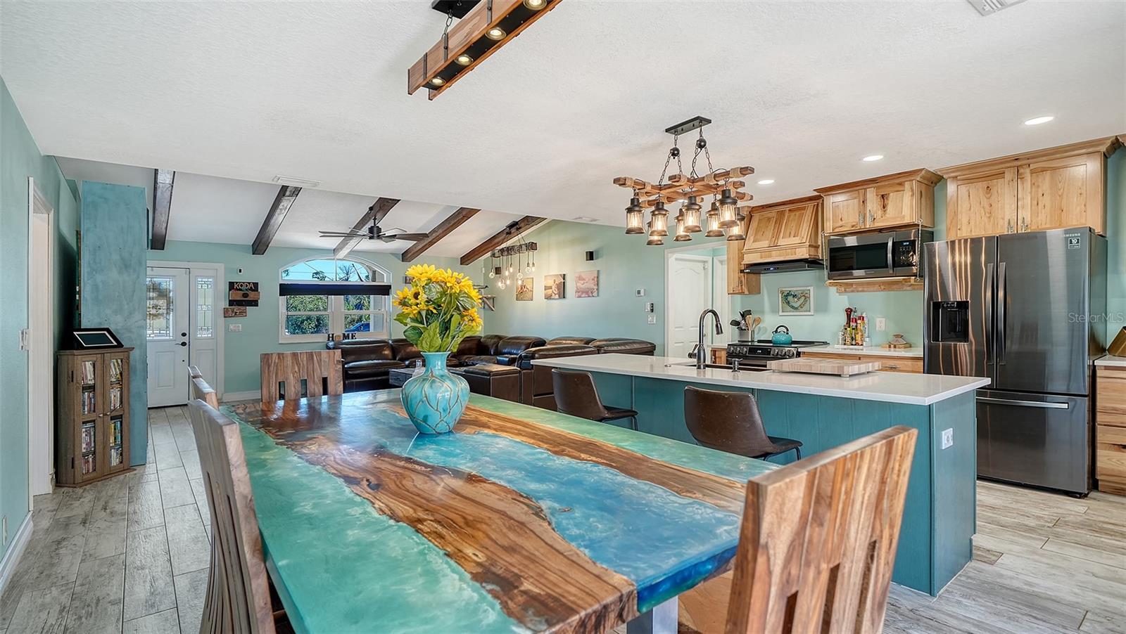 Image 23 of 41 For 1153 Salford Boulevard