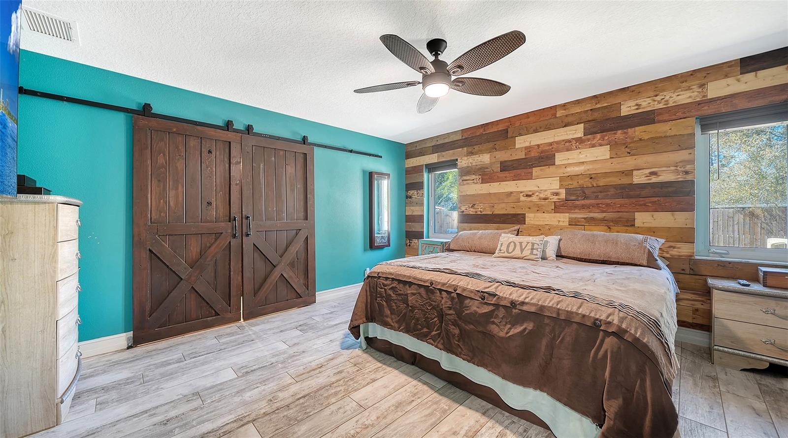 Image 25 of 41 For 1153 Salford Boulevard