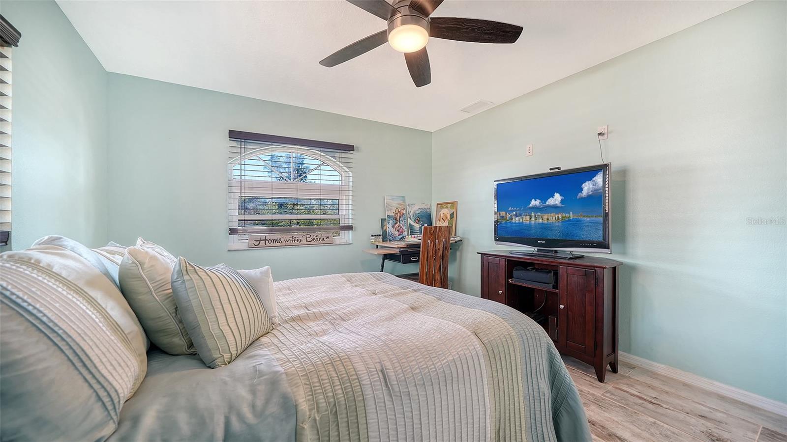 Image 32 of 41 For 1153 Salford Boulevard