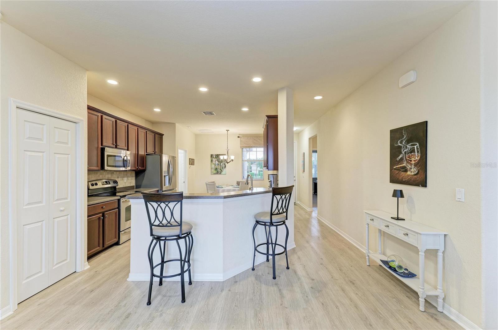 Image 12 of 84 For 220 River Enclave Court