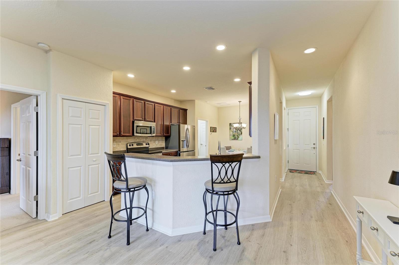 Image 13 of 84 For 220 River Enclave Court